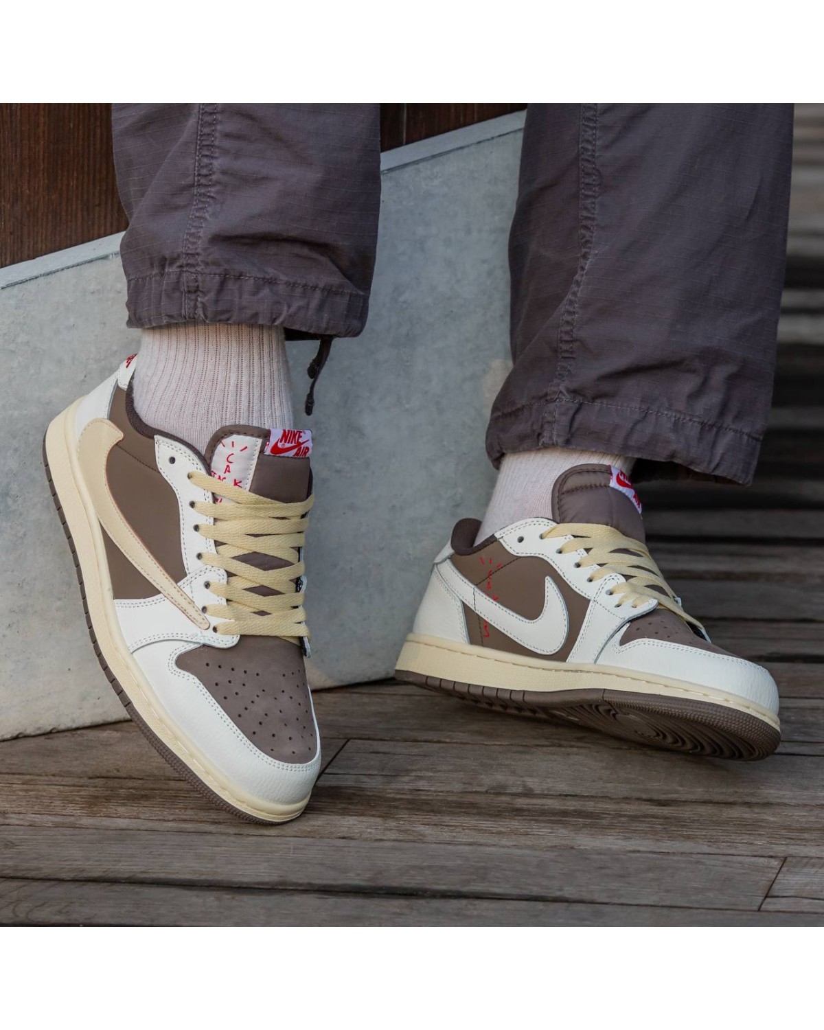 Air Jordan Retro 1 Low x Travis Scott  OG “Revers Mocha”