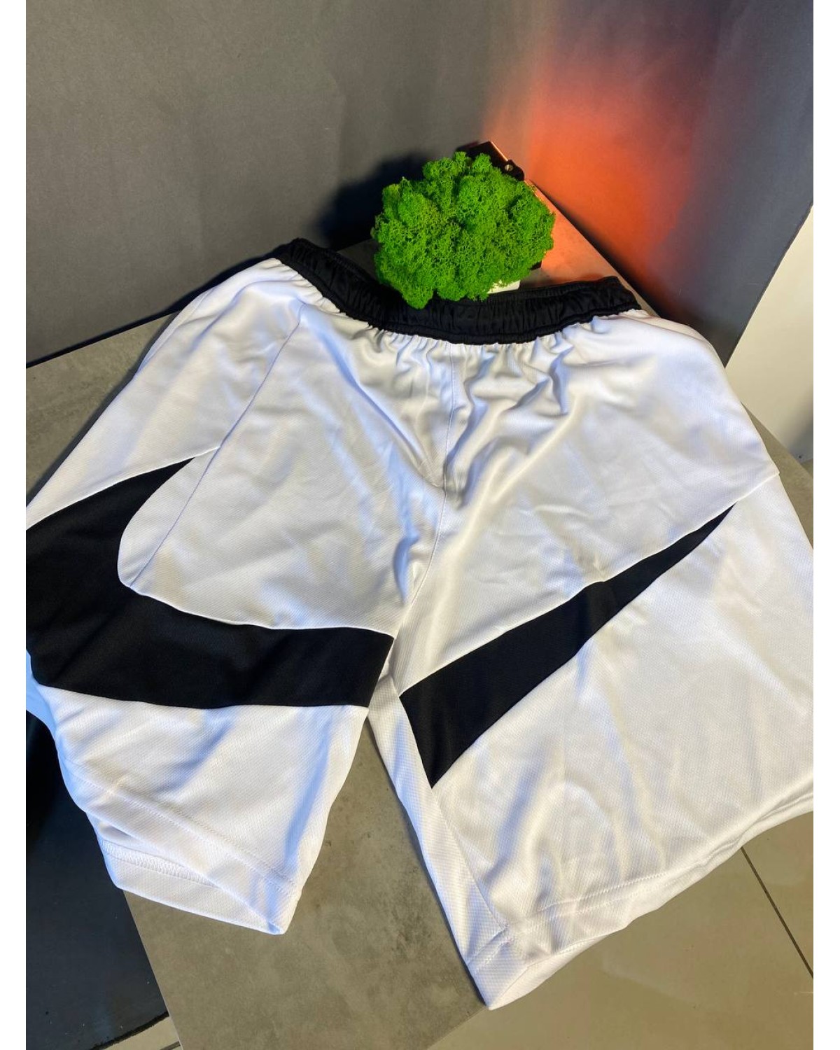 Шорти Nike Big Swoosh білі