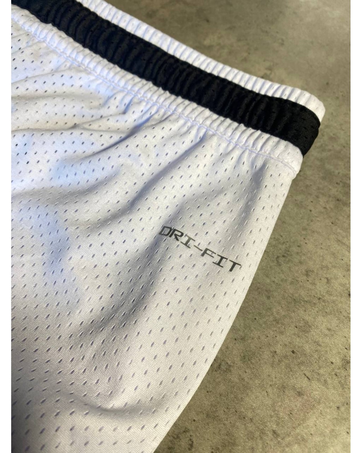 Шорти Nike Big Swoosh білі