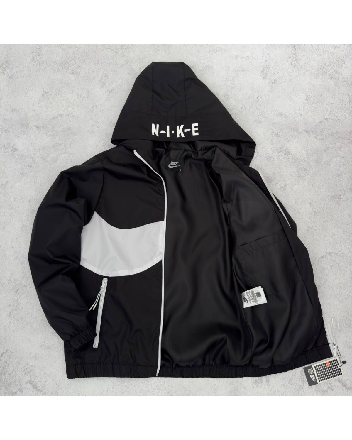 Вітрівка Nike