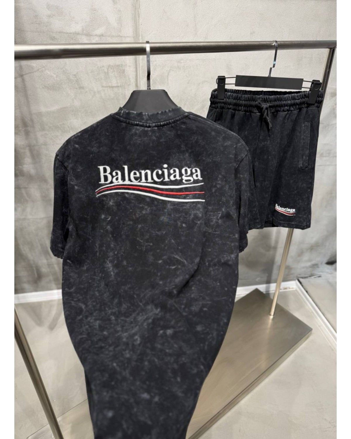 Літній костюм Balenciaga