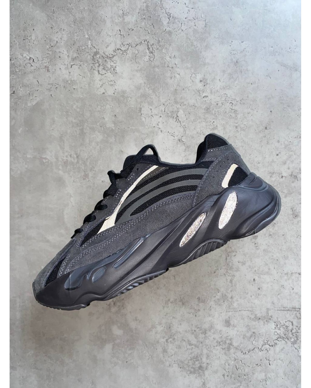 Adidas Yeezy 700 v2 Vanta black