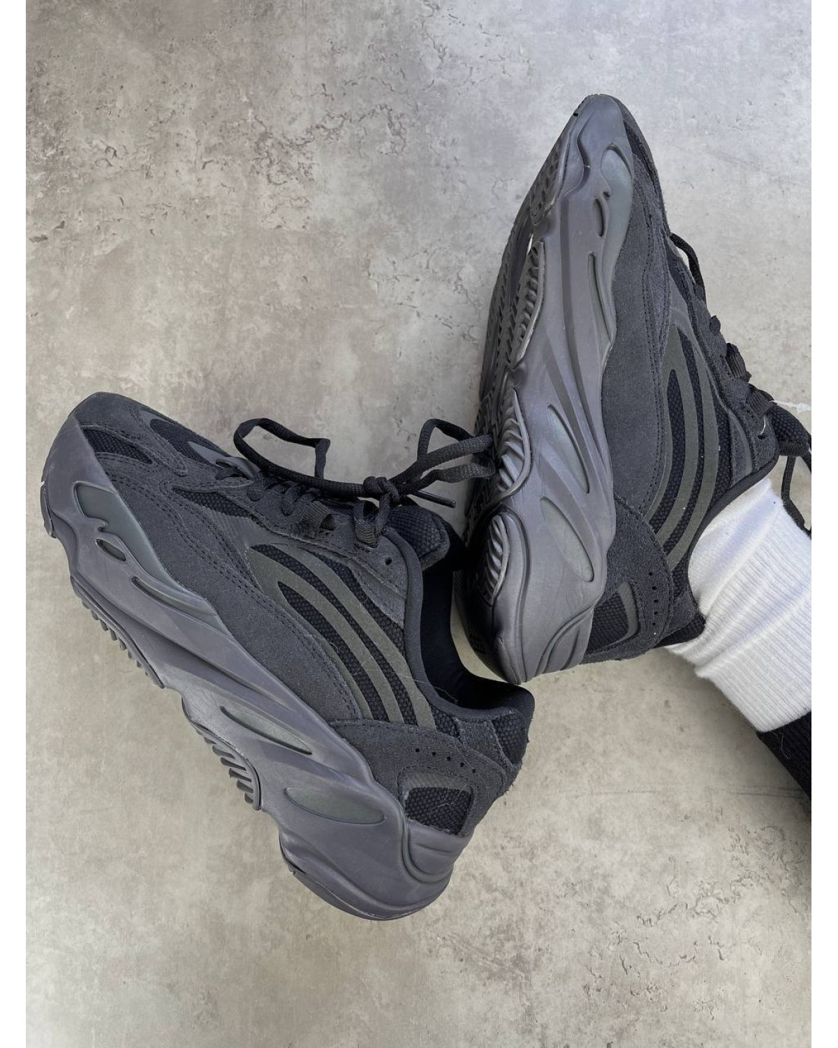 Adidas Yeezy 700 v2 Vanta black