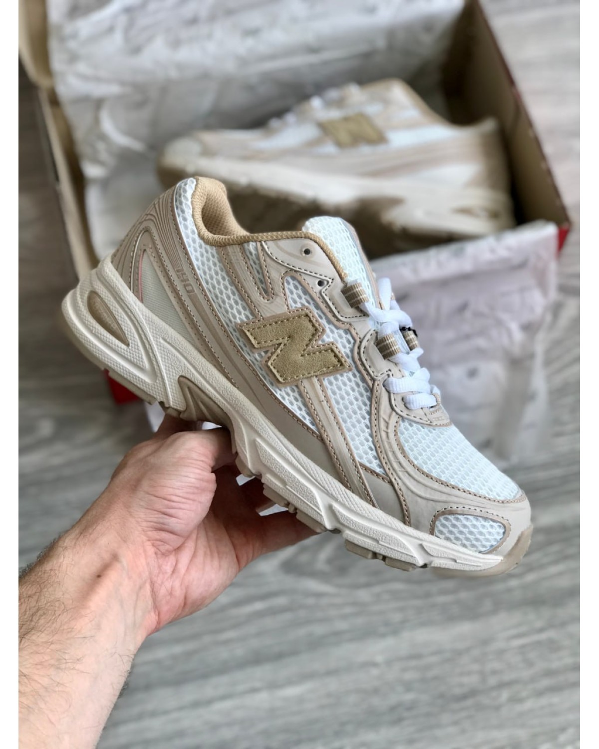 New Balance 740 Beige