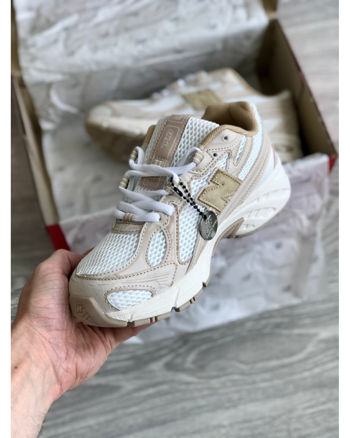 New Balance 740 Beige