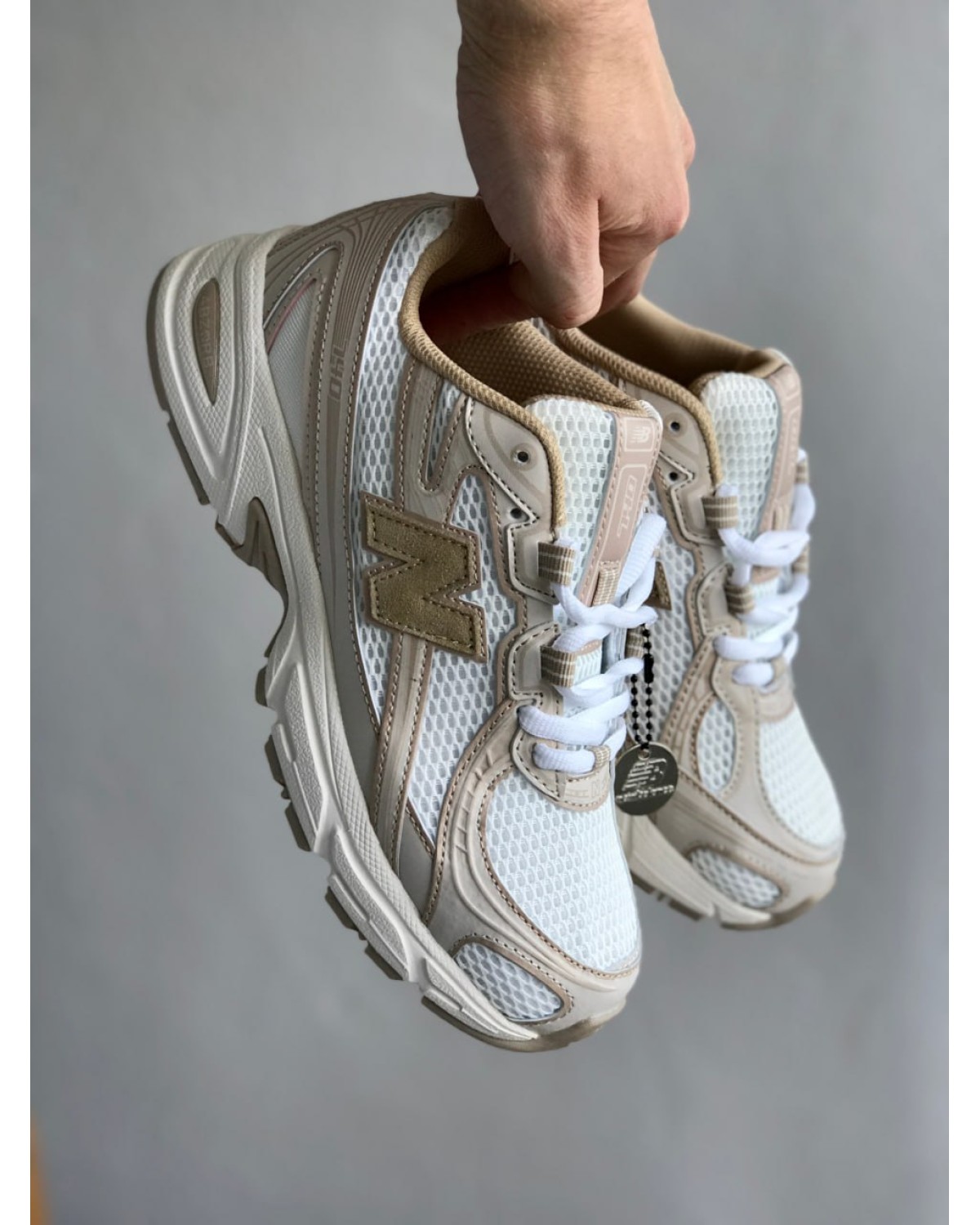 New Balance 740 Beige