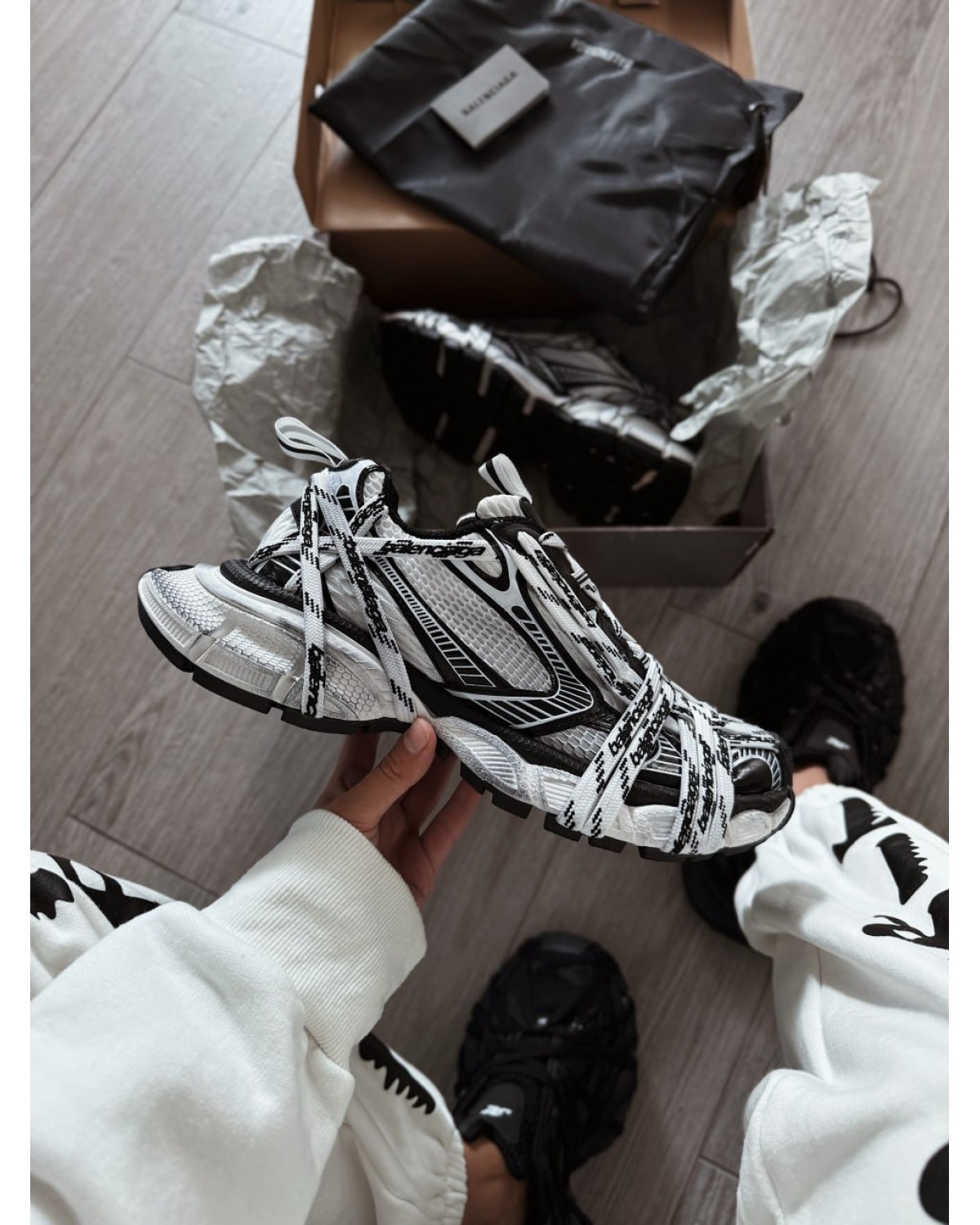 Balenciaga 3xl Extreme Laces Logo Sneaker in White/black