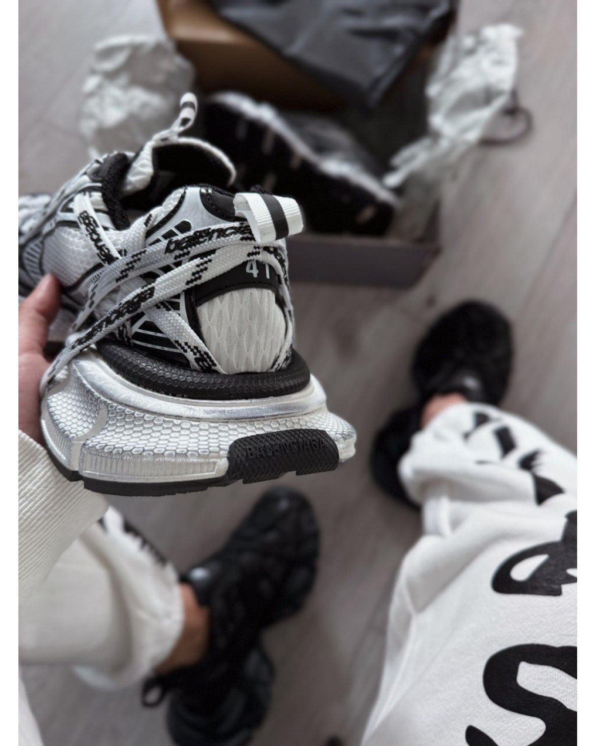 Balenciaga 3xl Extreme Laces Logo Sneaker in White/black