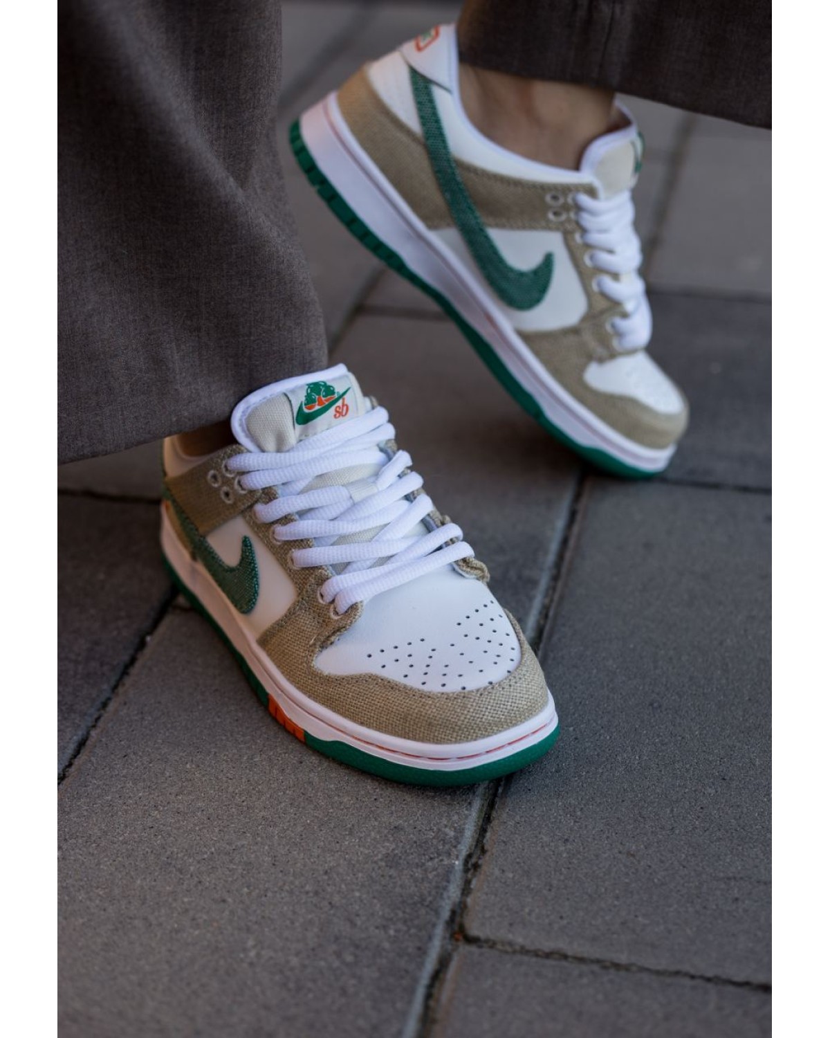 Jarritos x Nike SB Dunk Low «Phantom Orange Malachite»