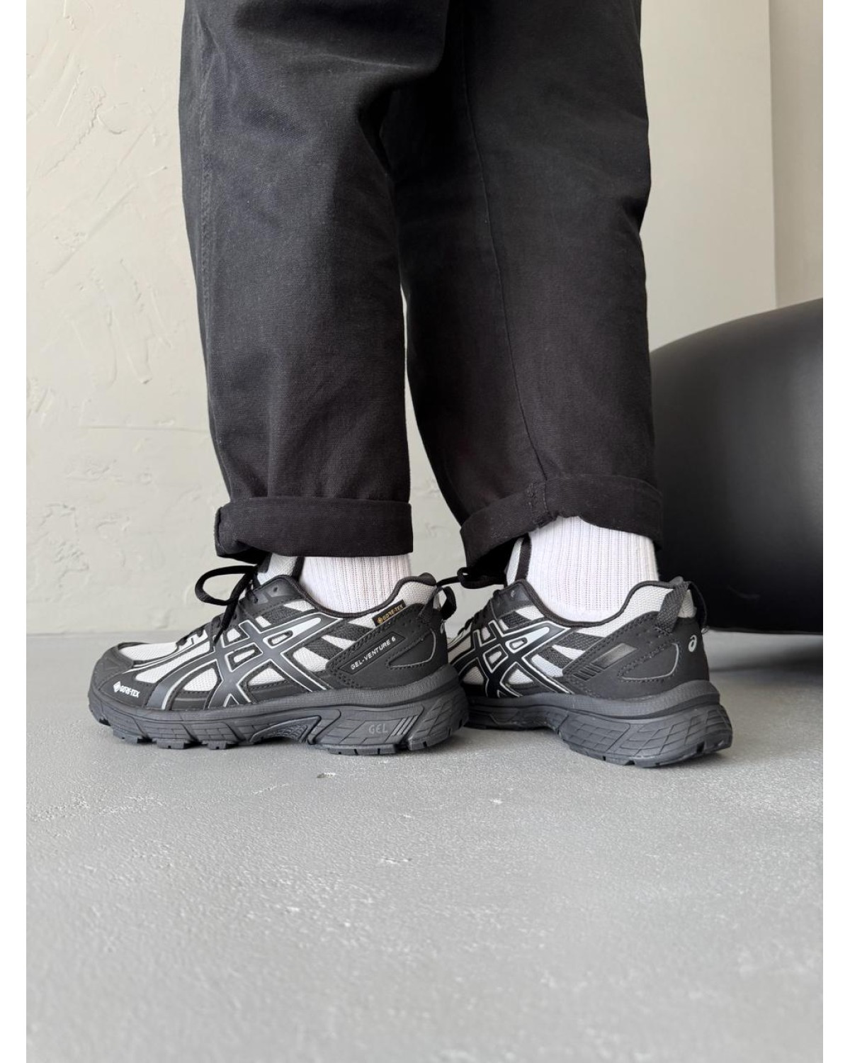 Asics Gel-Venture 6 Black/White Gore-Tex