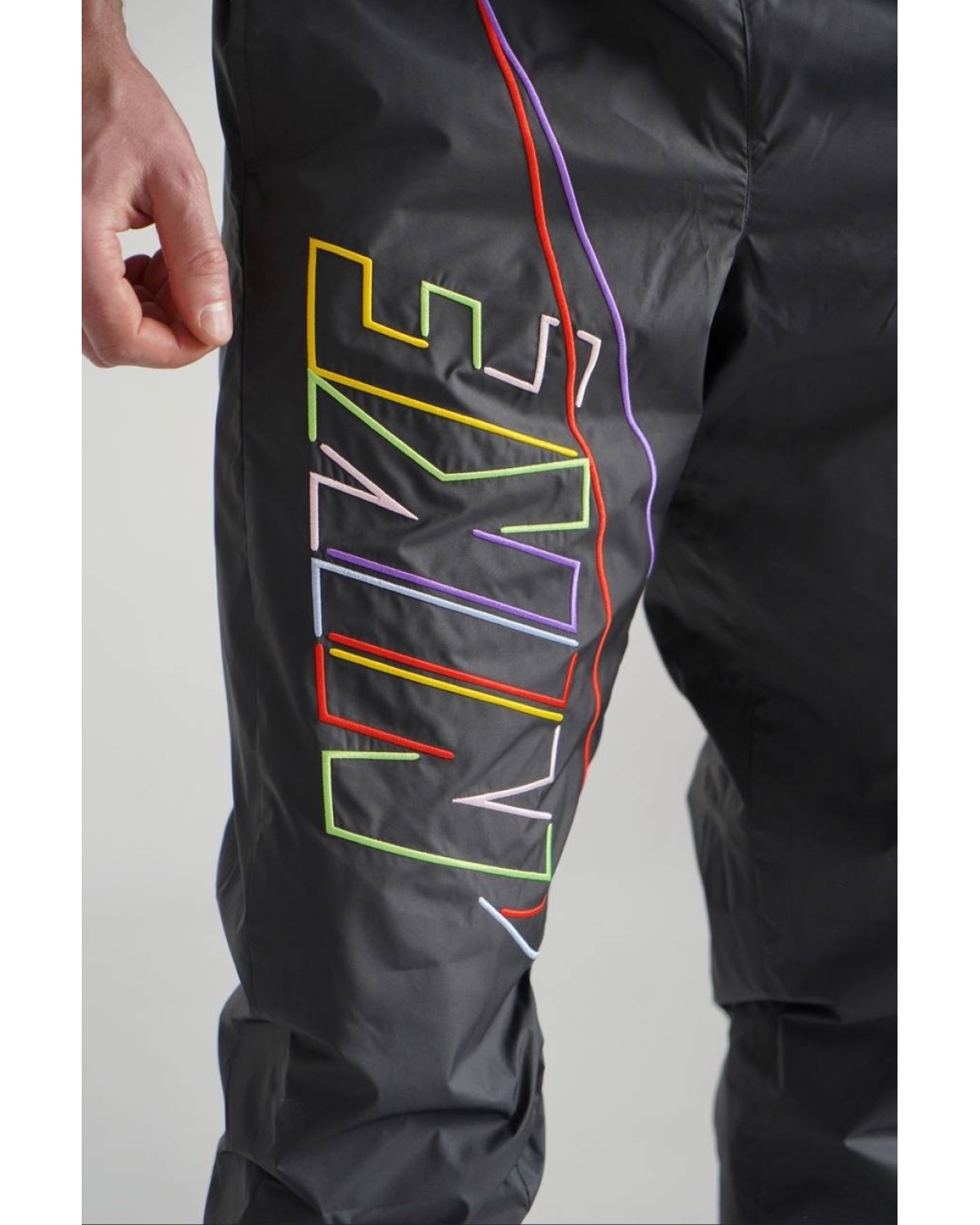 Нейлонові штани Nike