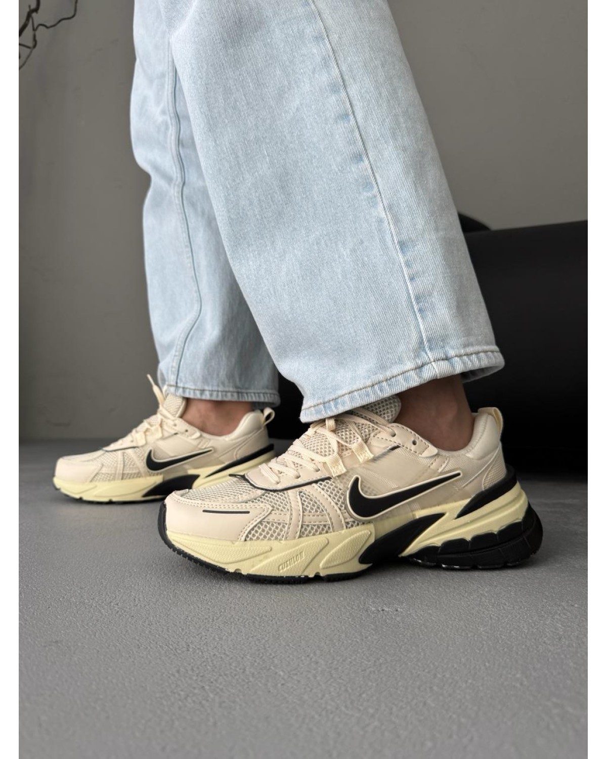 Nike V2K Runtekk Beige/Black