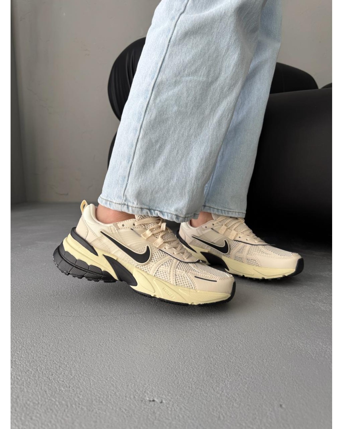 Nike V2K Runtekk Beige/Black