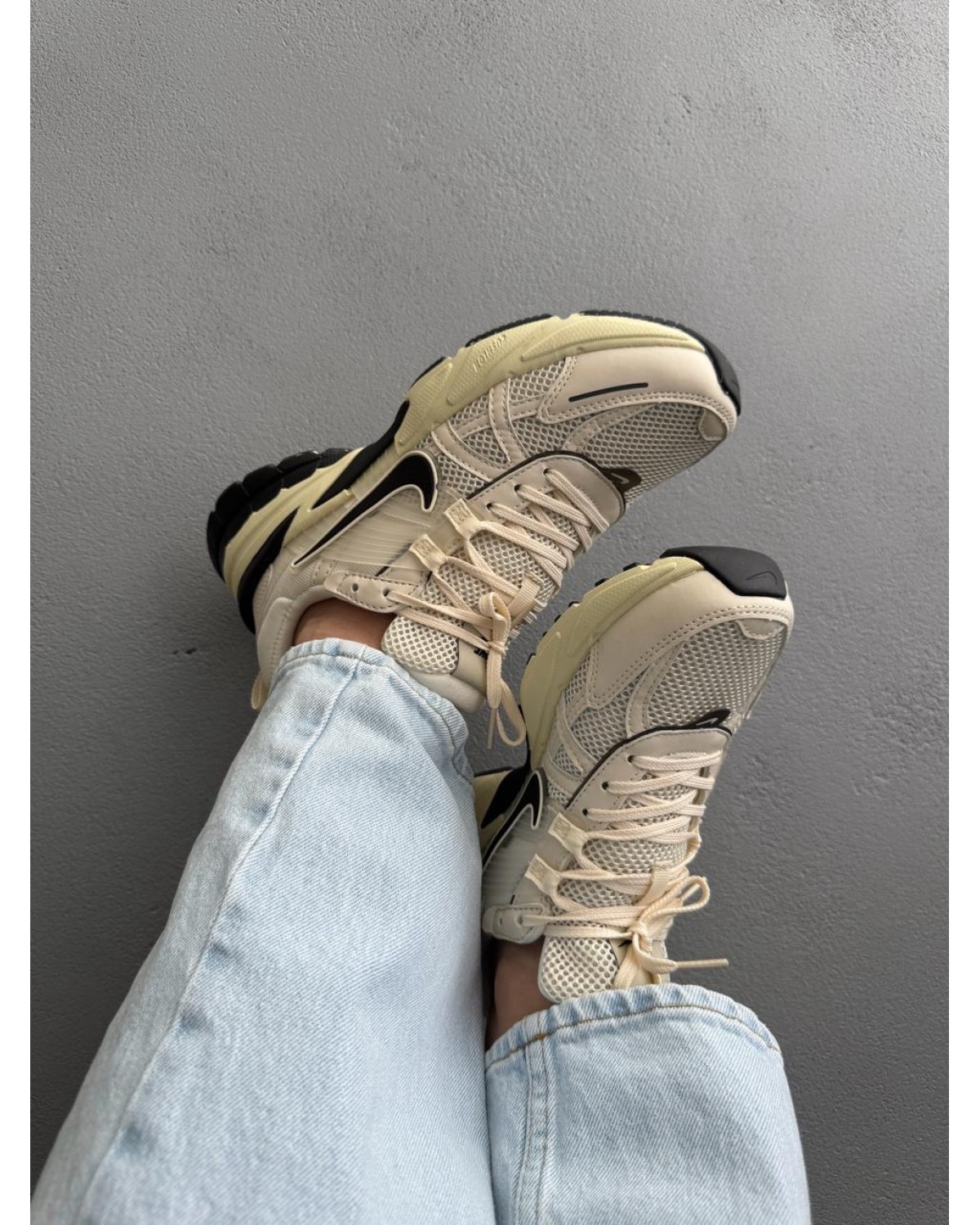 Nike V2K Runtekk Beige/Black