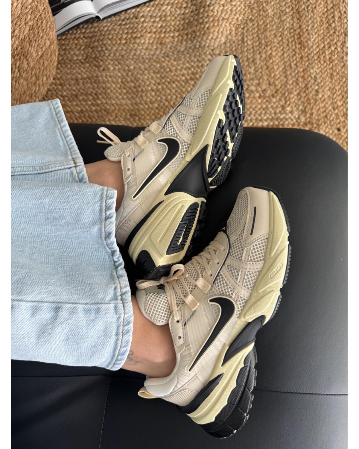 Nike V2K Runtekk Beige/Black