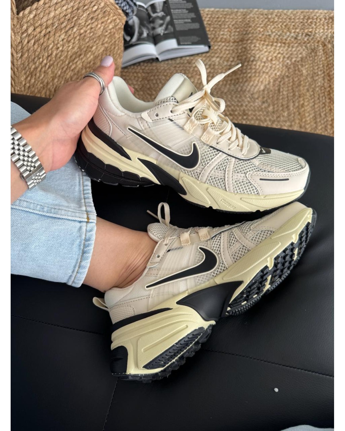 Nike V2K Runtekk Beige/Black