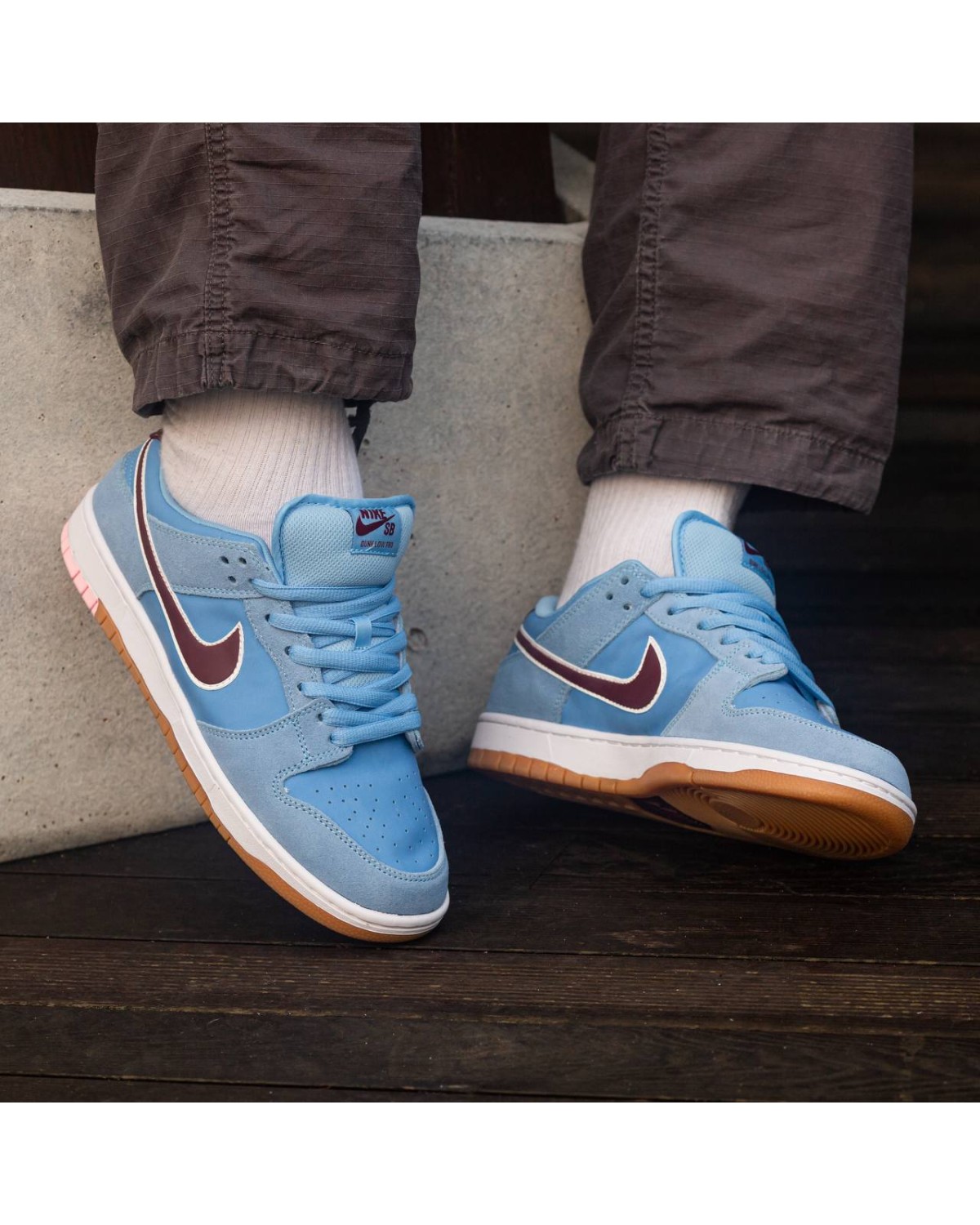 Nike SB Dunk Low “Philllies”