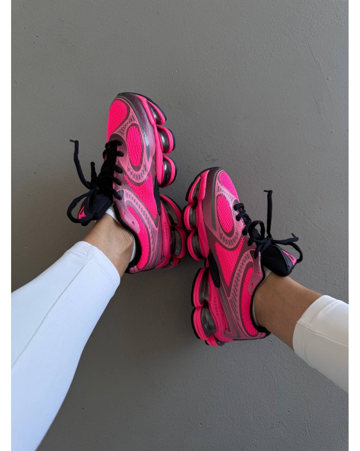 New Balance 2000 Pink / Black
