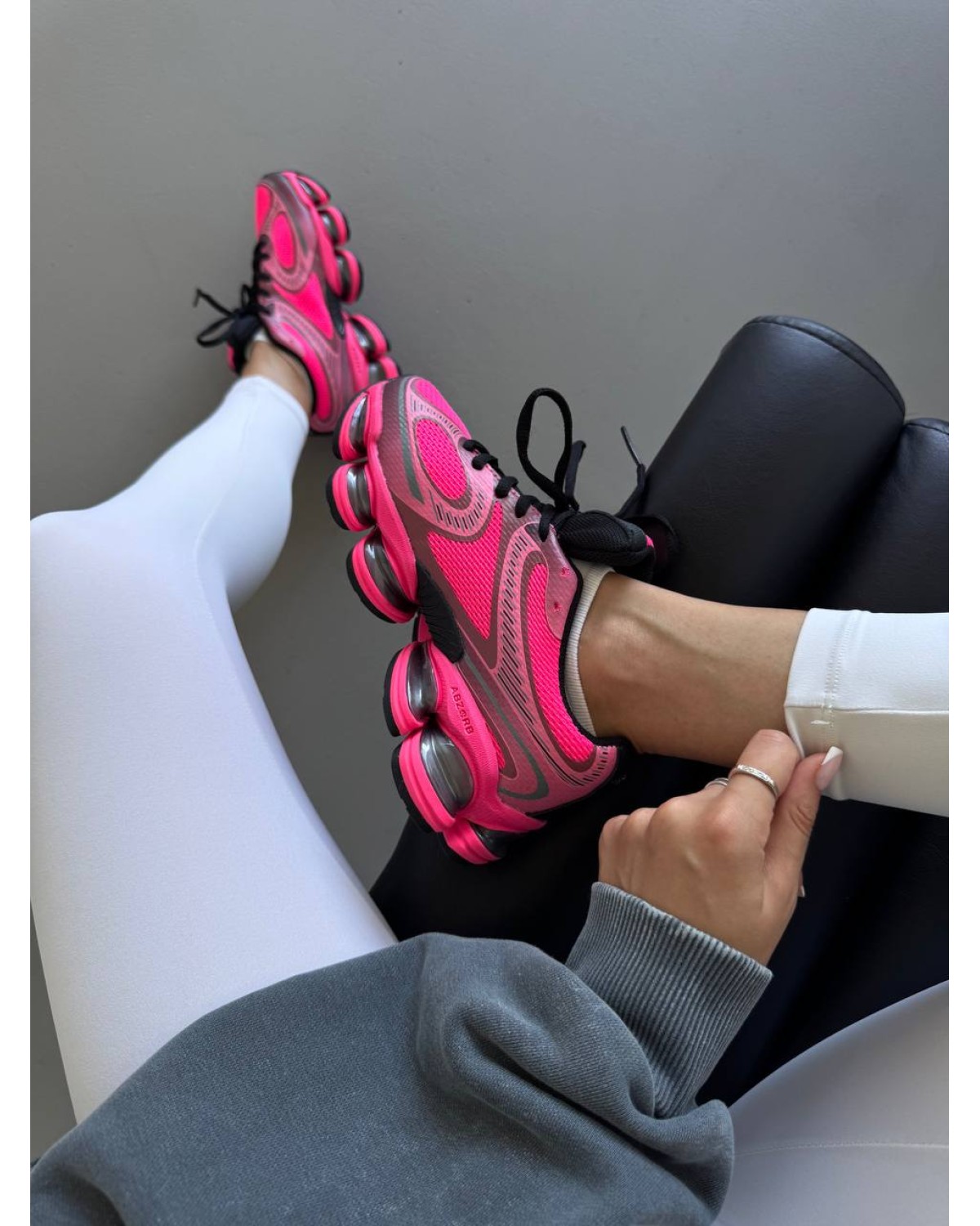 New Balance 2000 Pink / Black