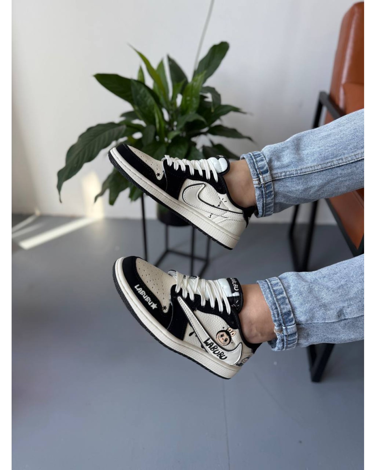 Nike Air Jordan 1 low Travis Scott x Labubu Black Beige