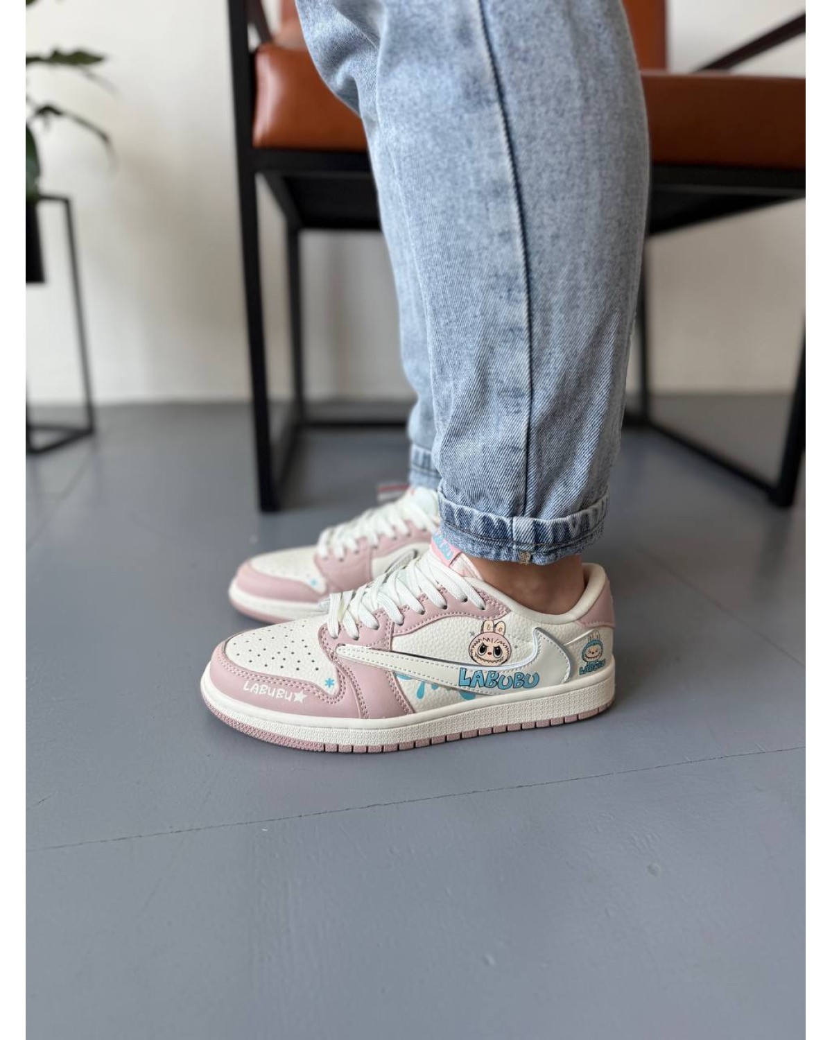 Nike Air Jordan 1 low Travis Scott x Labubu Pink Beige