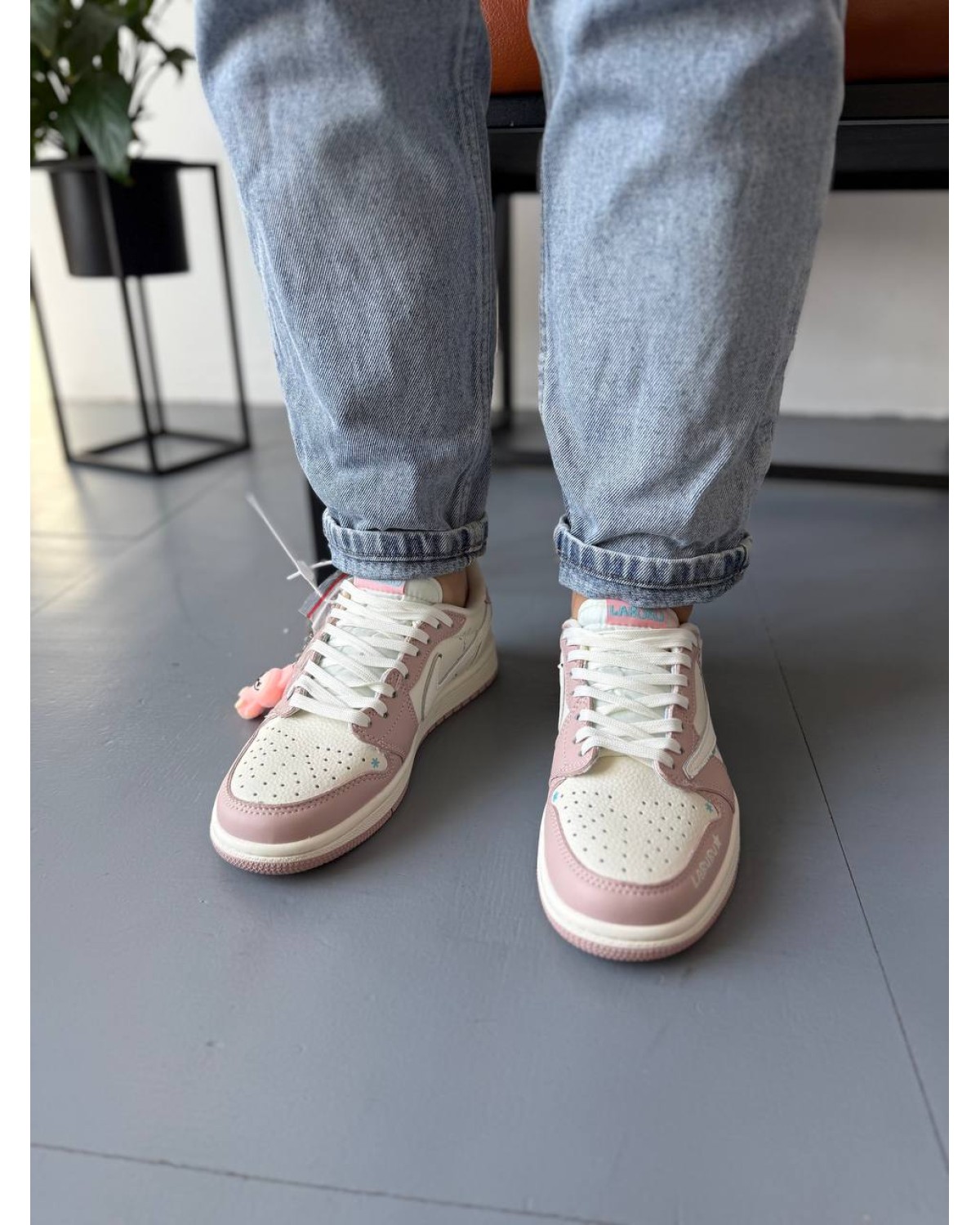 Nike Air Jordan 1 low Travis Scott x Labubu Pink Beige