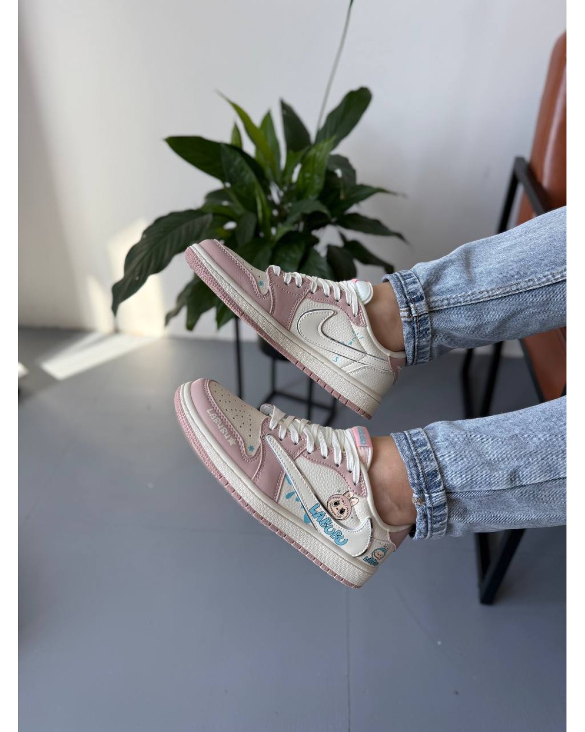 Nike Air Jordan 1 low Travis Scott x Labubu Pink Beige
