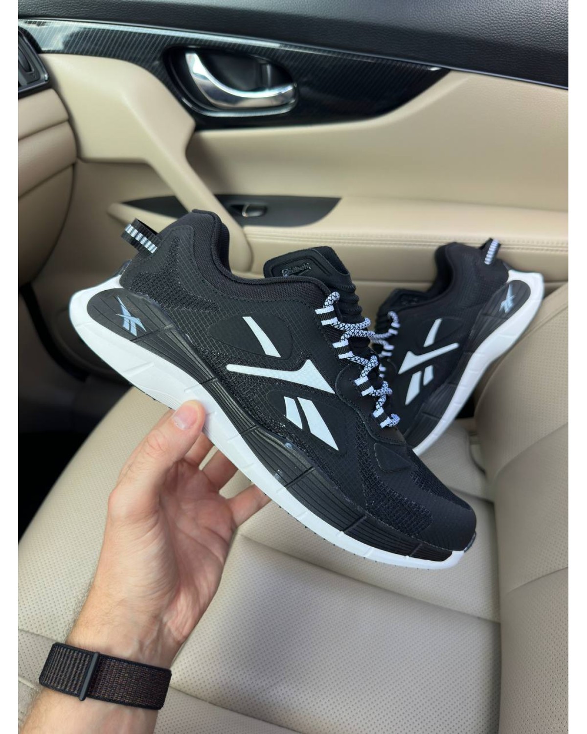 Reebok Zig Kinetica Black White