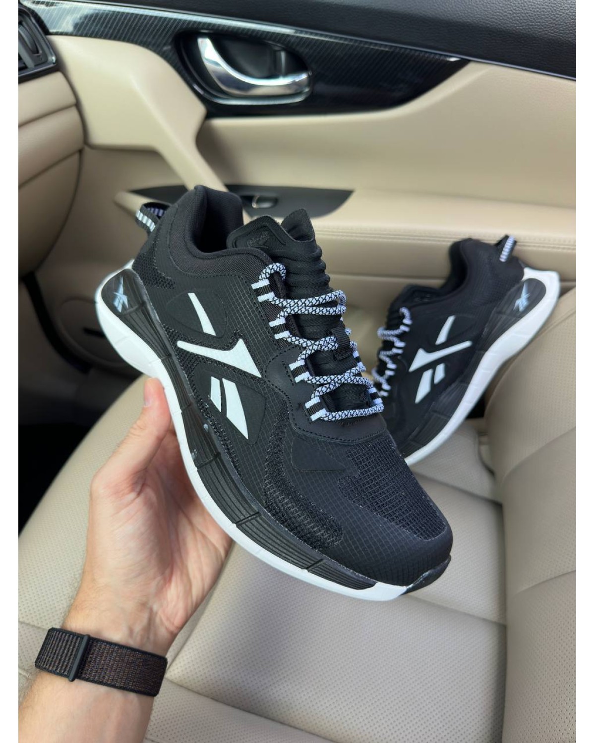 Reebok Zig Kinetica Black White