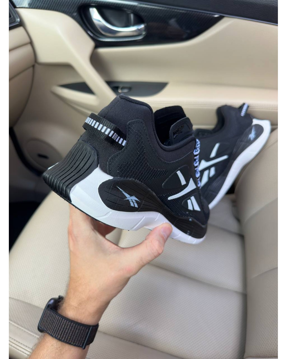 Reebok Zig Kinetica Black White