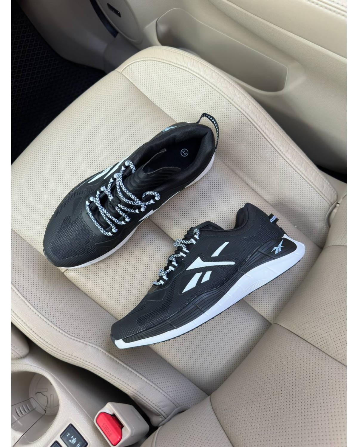 Reebok Zig Kinetica Black White