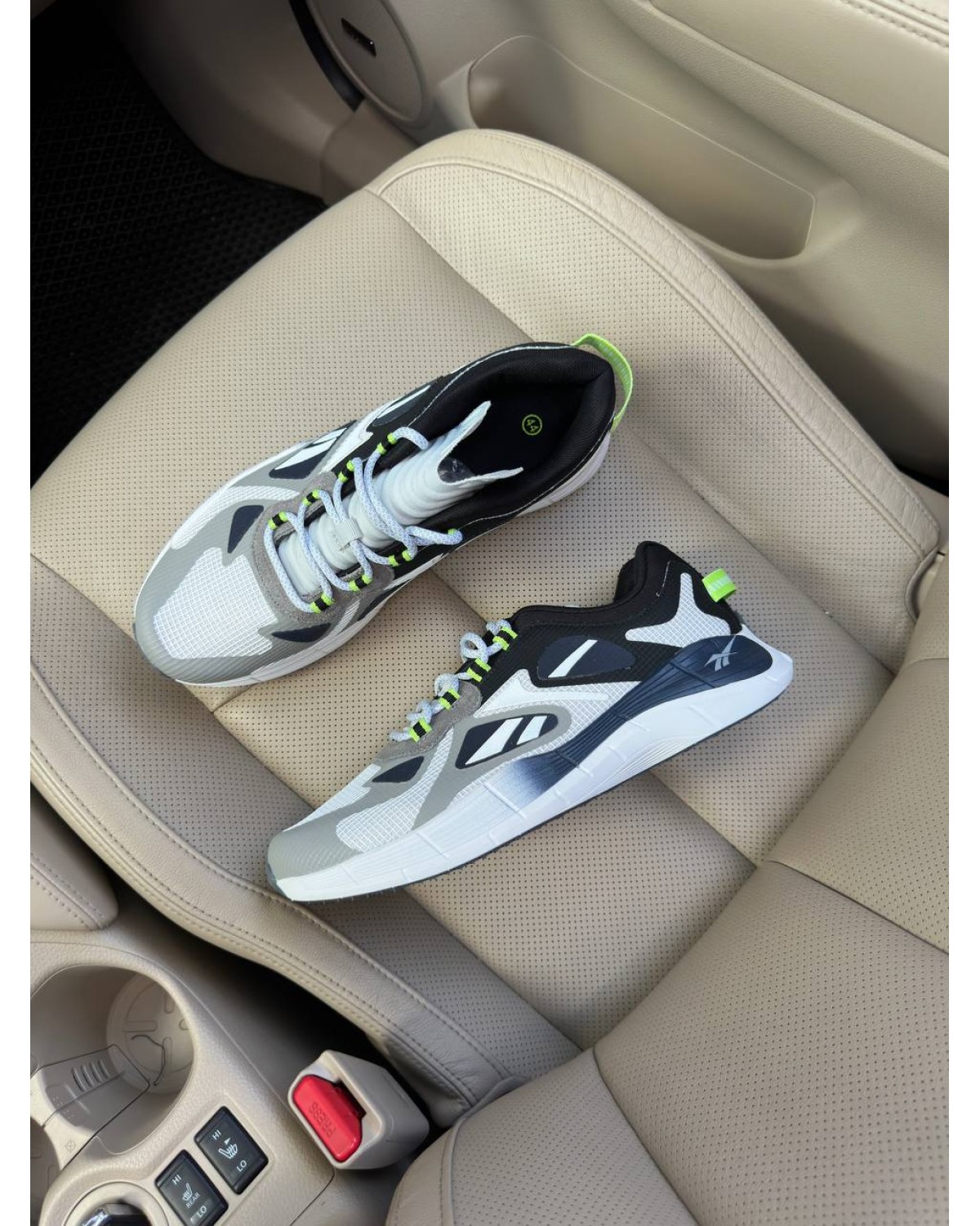 Reebok Zig Kinetica White Grey Black