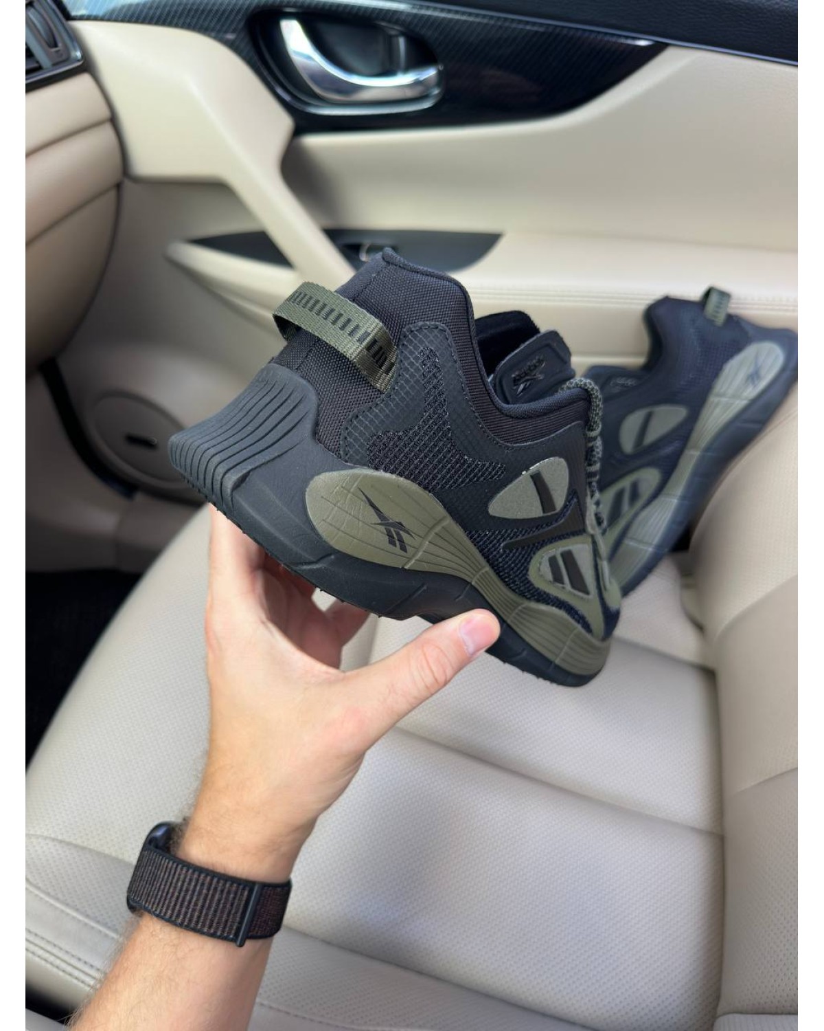 Reebok Zig Kinetica Black Khaki