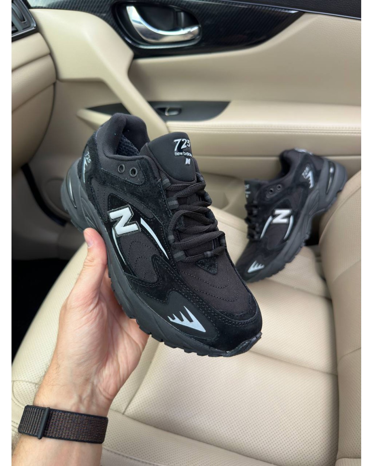 New Balance 725 Black Thermo