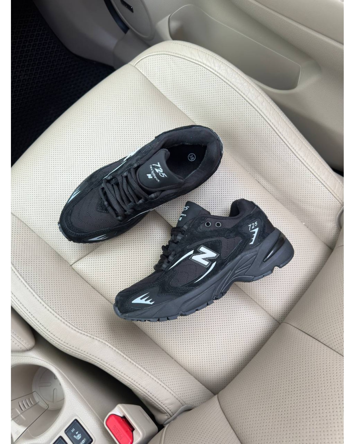 New Balance 725 Black Thermo