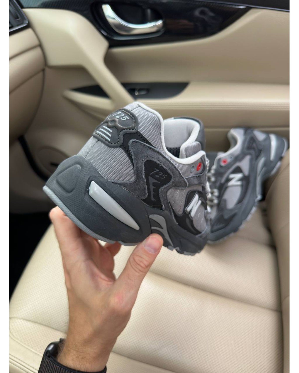 New Balance 725 Dark Grey Thermo