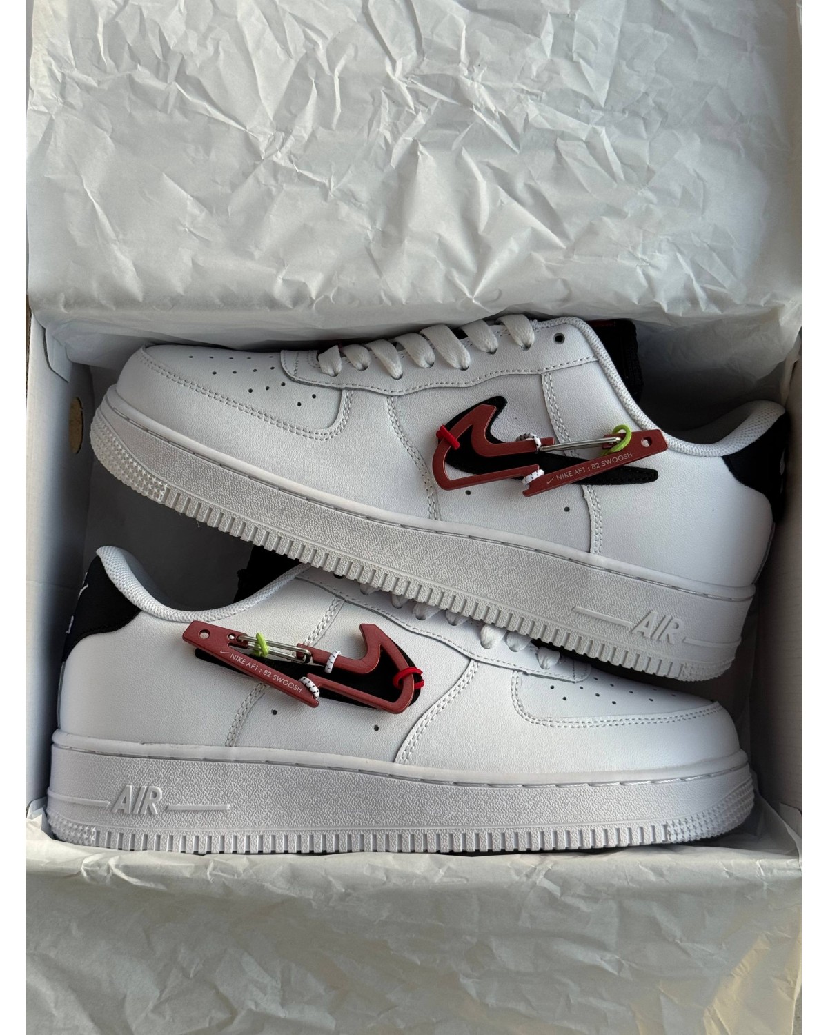 Nike Air Force 1 '07 PRM Mousqueton Swoosh Rouge