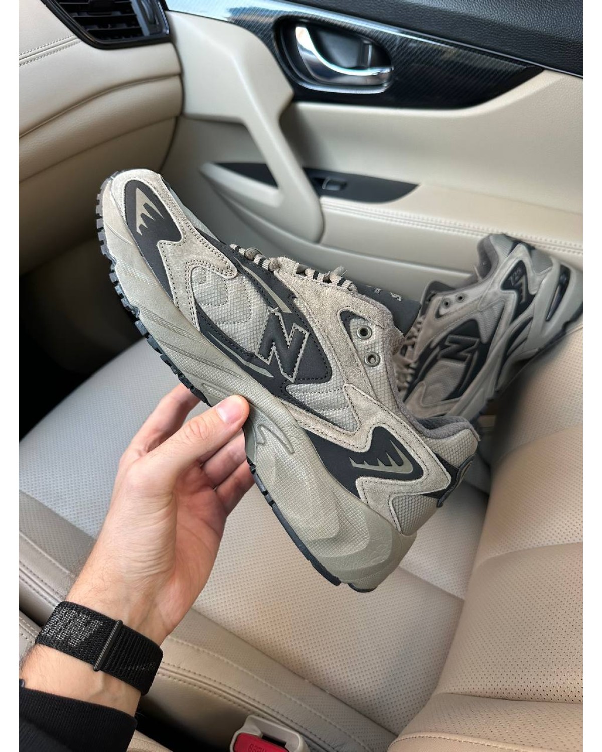 New Balance 725 Beige Black Thermo