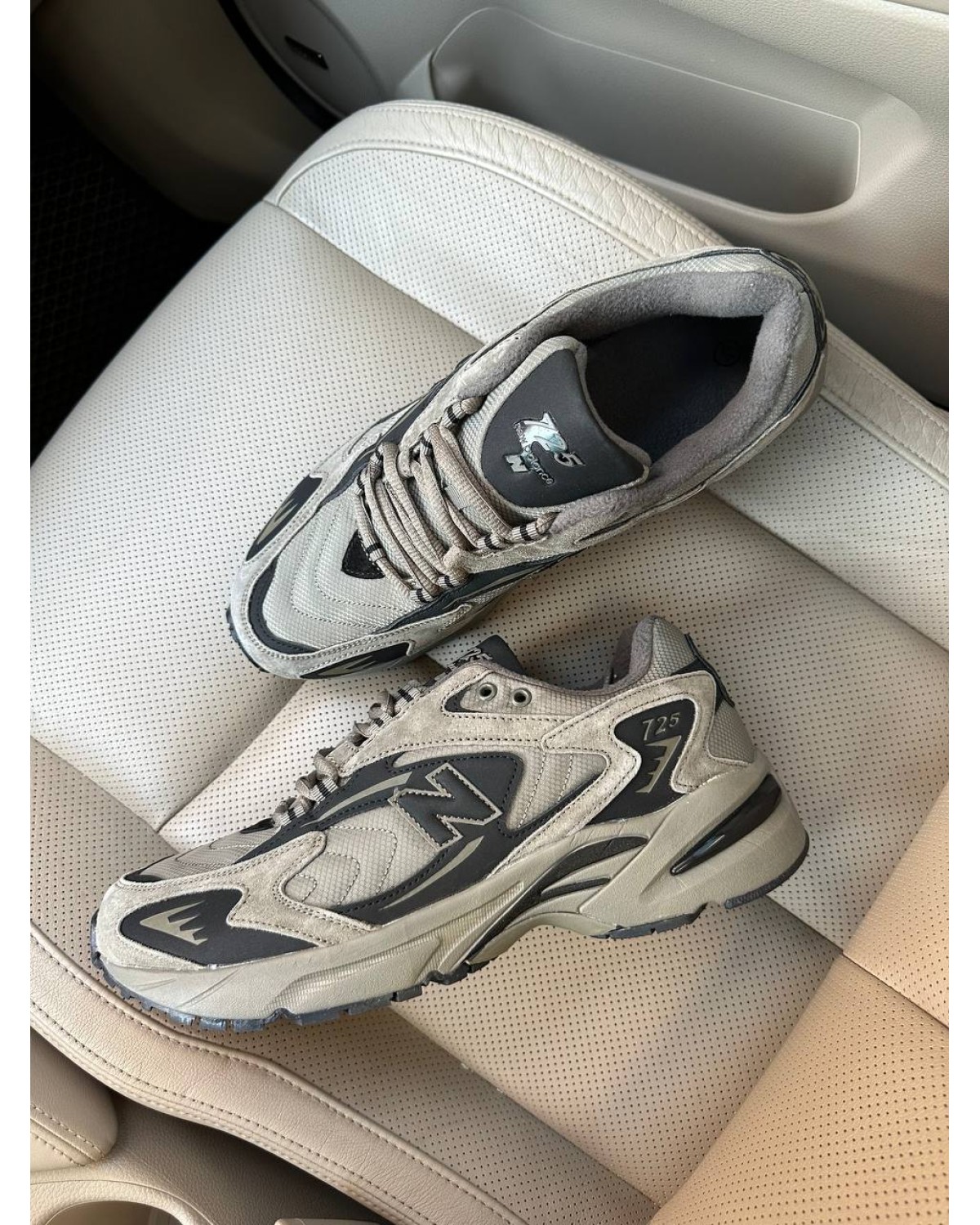 New Balance 725 Beige Black Thermo