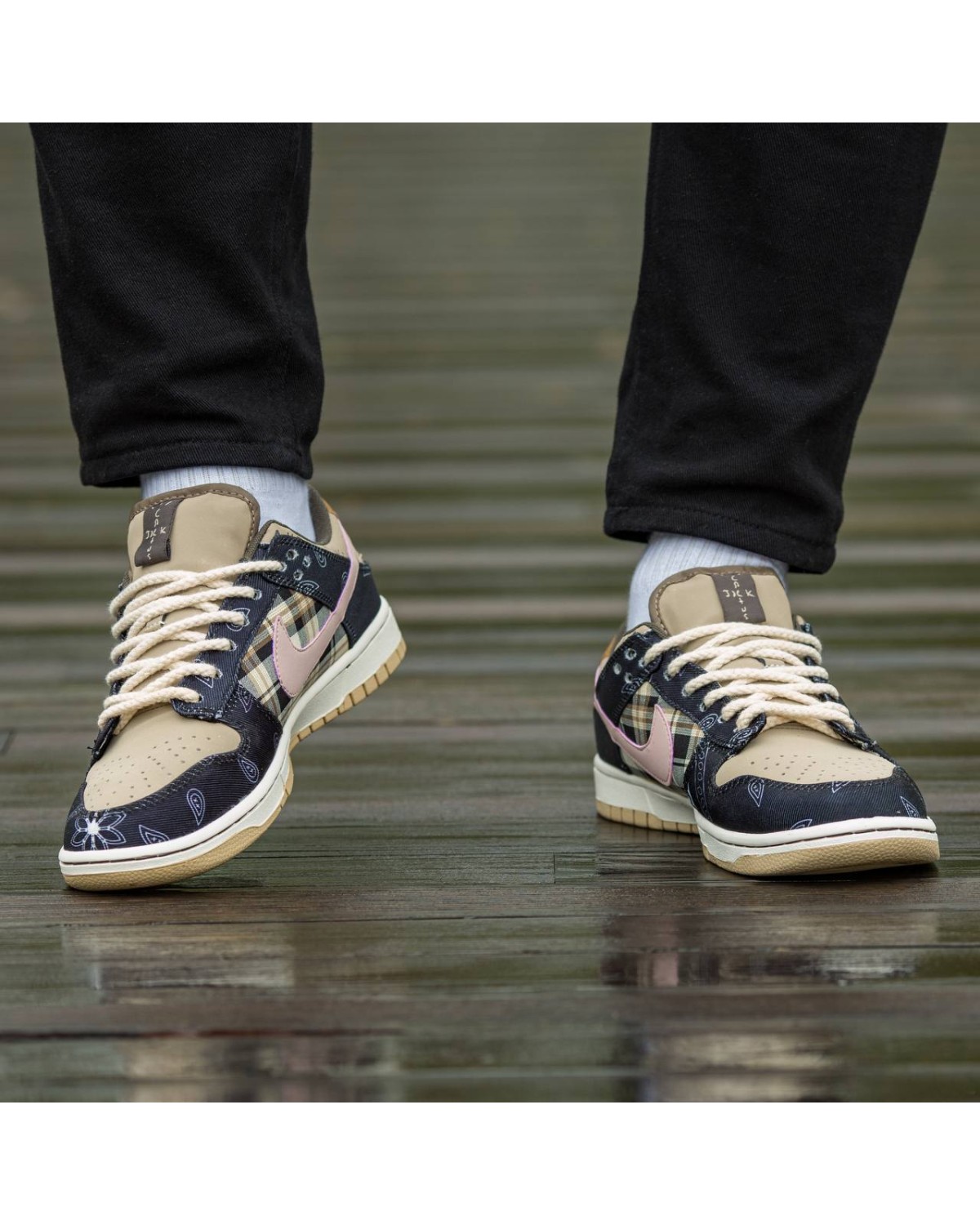 Nike SB Dunk x Travis Scott