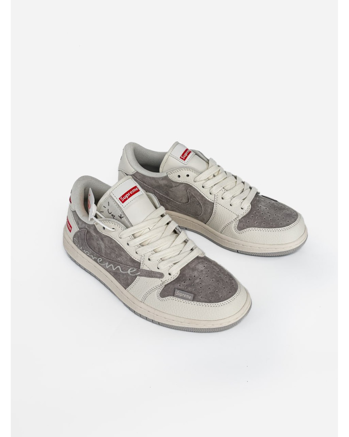 Nike Air Jordan x Travis Scott x Supreme
