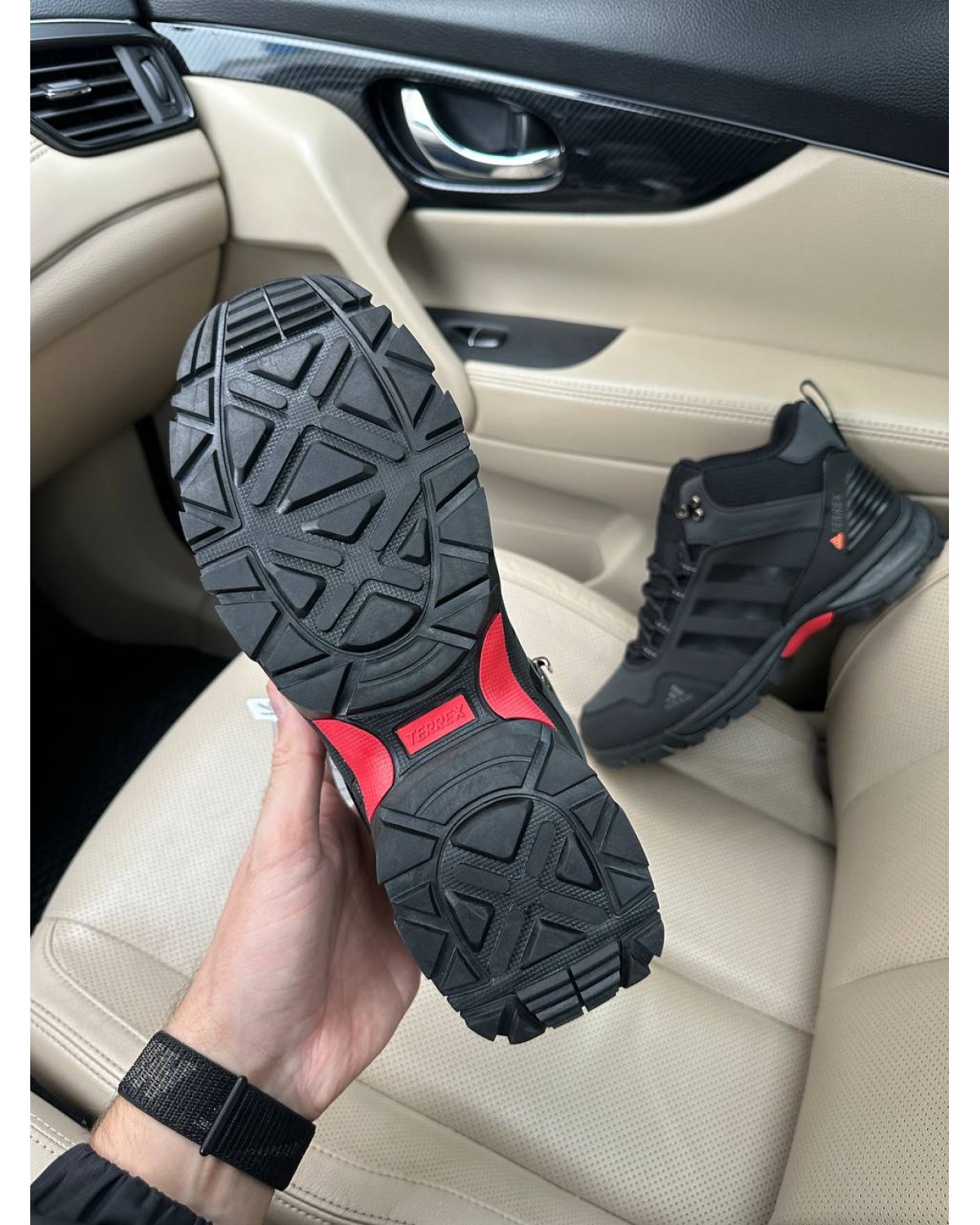 Adidas Terrex ClimaProof Mid FUR Black Red