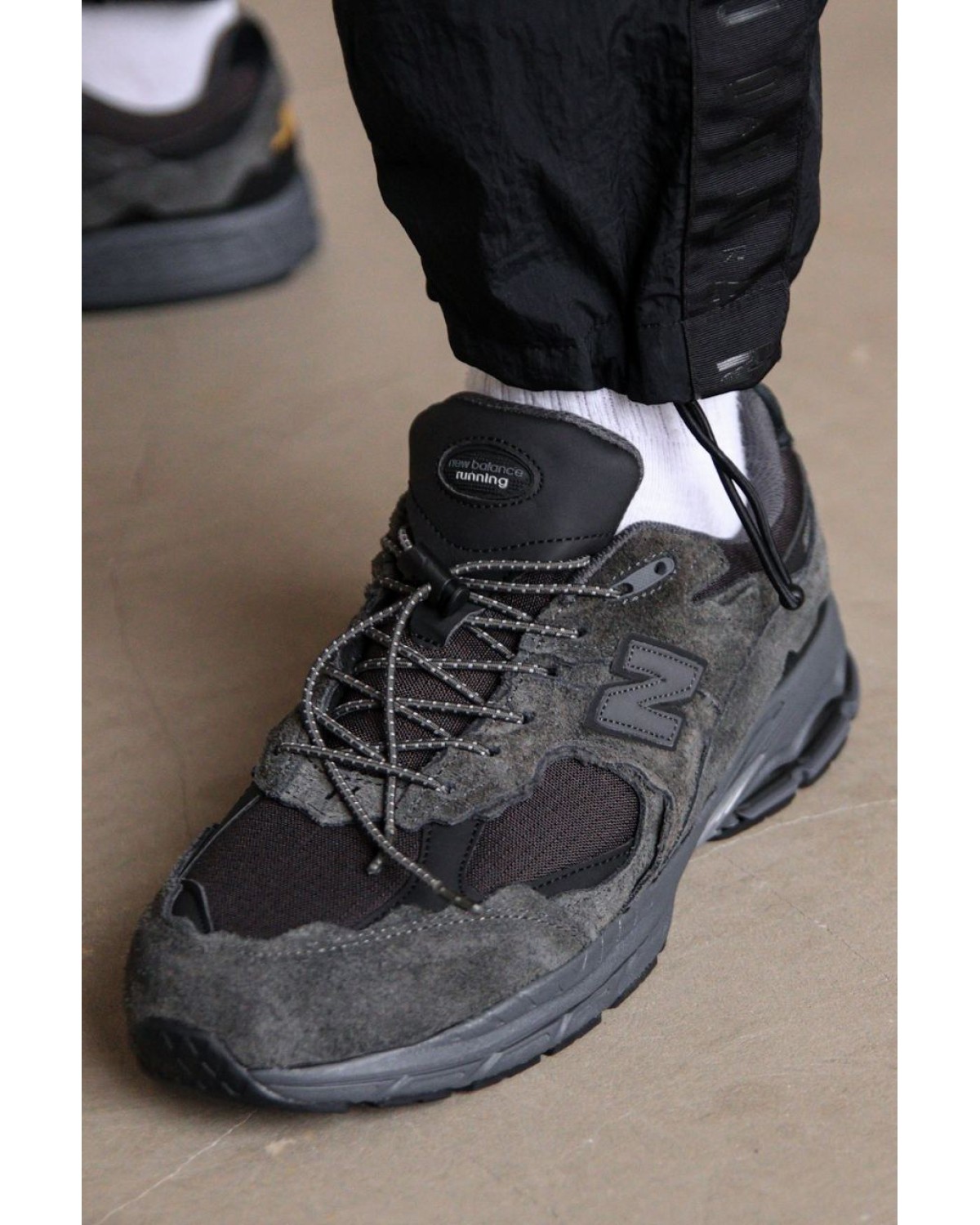 New Balance 2002R “Protection Pack Black” Gore-Tex