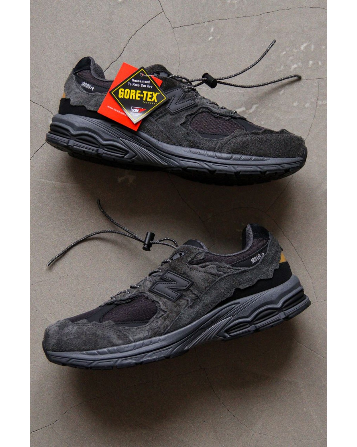 New Balance 2002R “Protection Pack Black” Gore-Tex