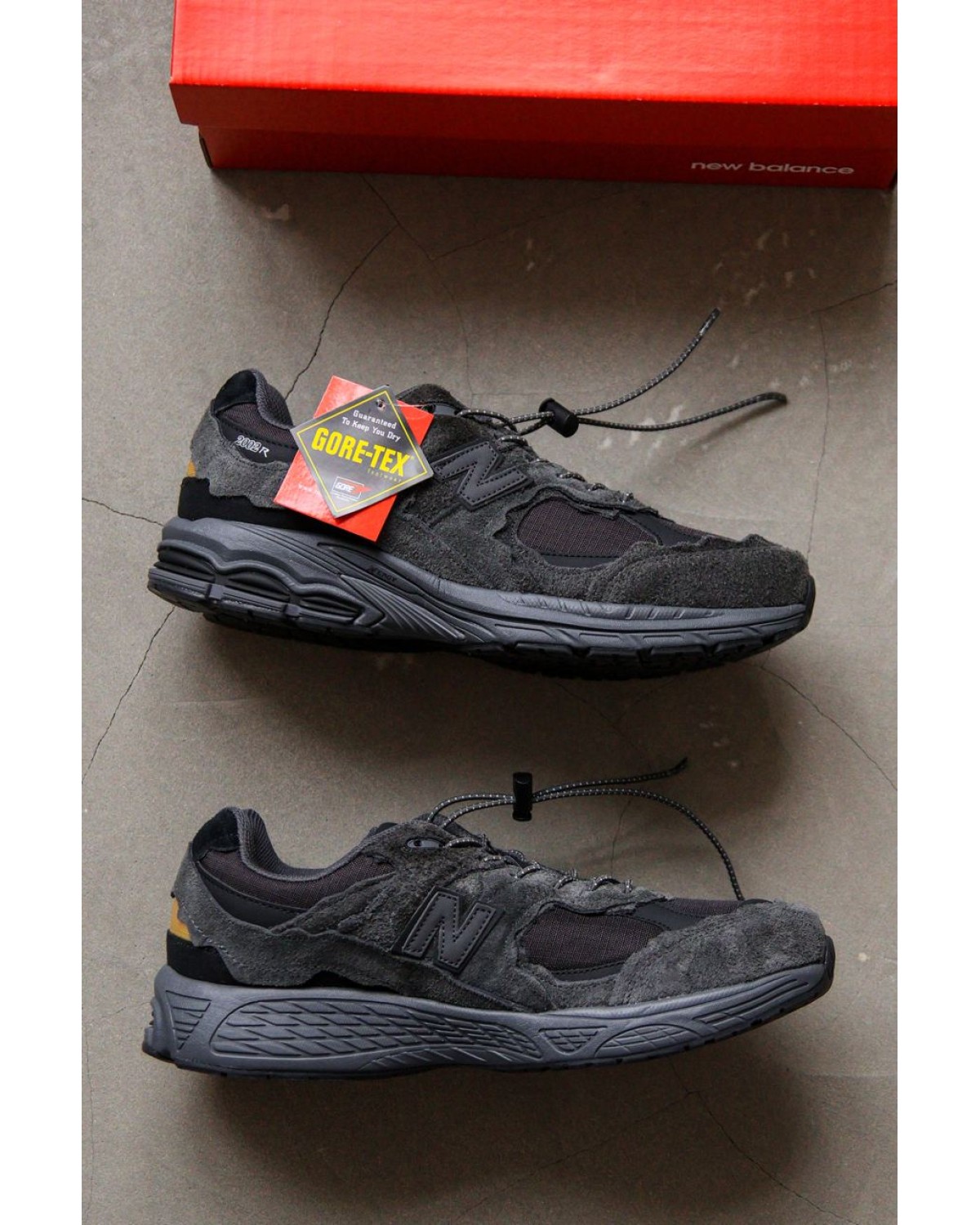 New Balance 2002R “Protection Pack Black” Gore-Tex