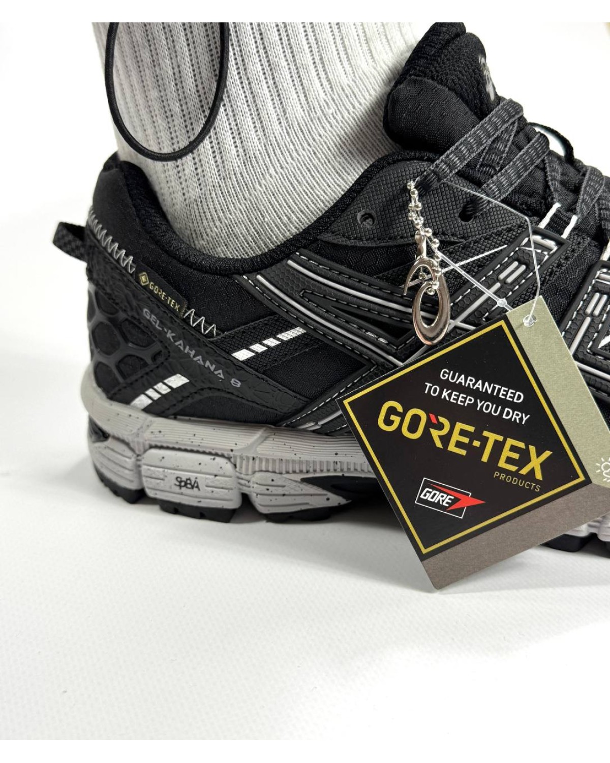 Asics Gel Kahana 8 Black White