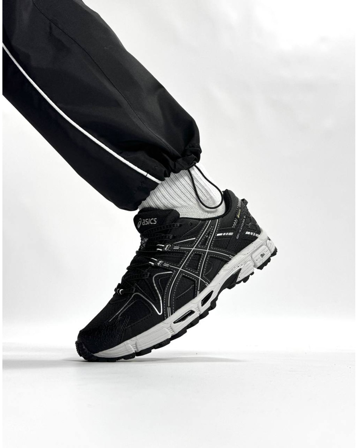 Asics Gel Kahana 8 Black White