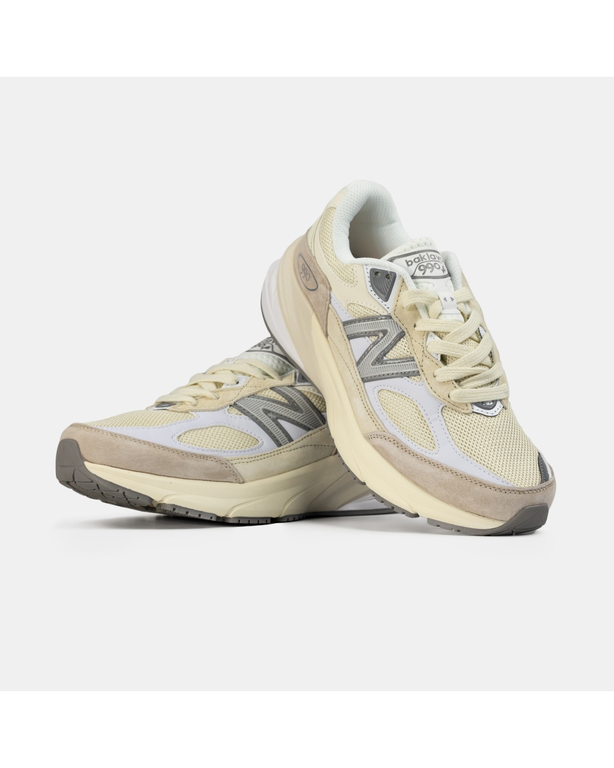 New Balance 990v6 Beige
