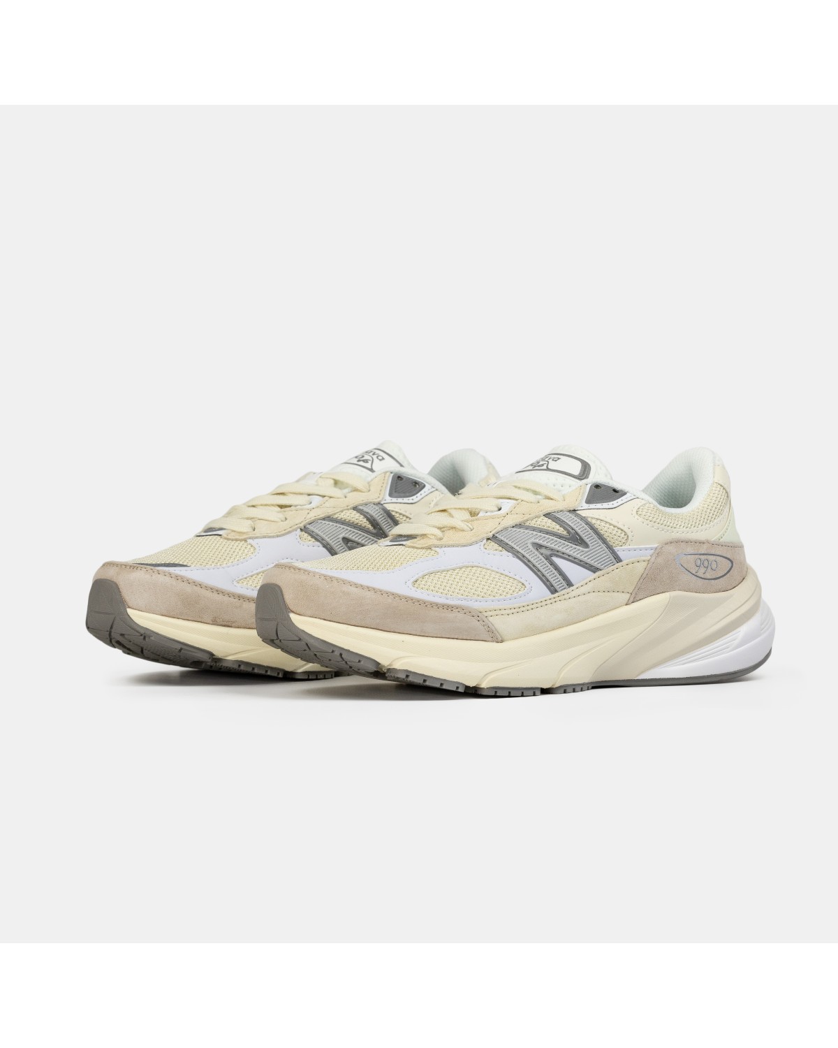 New Balance 990v6 Beige